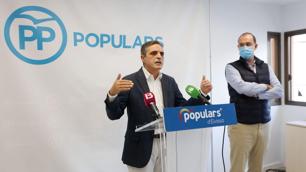 José Vicente Marí Bosó y Jacobo Varela, en una rueda de prensa.