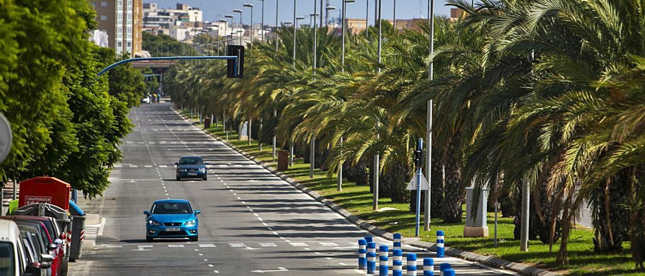 Trabajos sobre las aguas residuales en un punto de la ciudad de Elda.