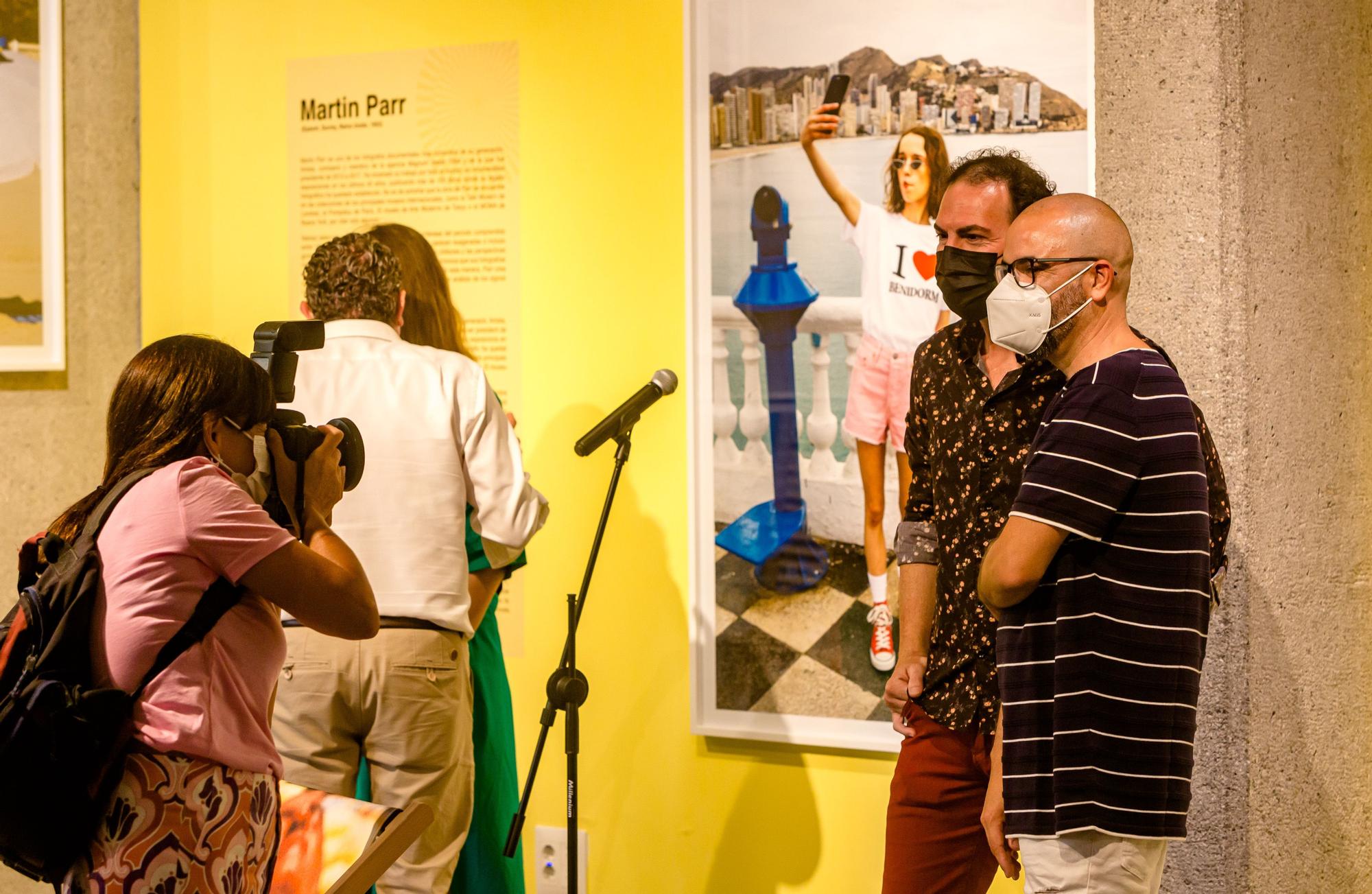 Inauguración de la exposición de Cristina de Middel, Martin Par y María Moldes en Benidorm