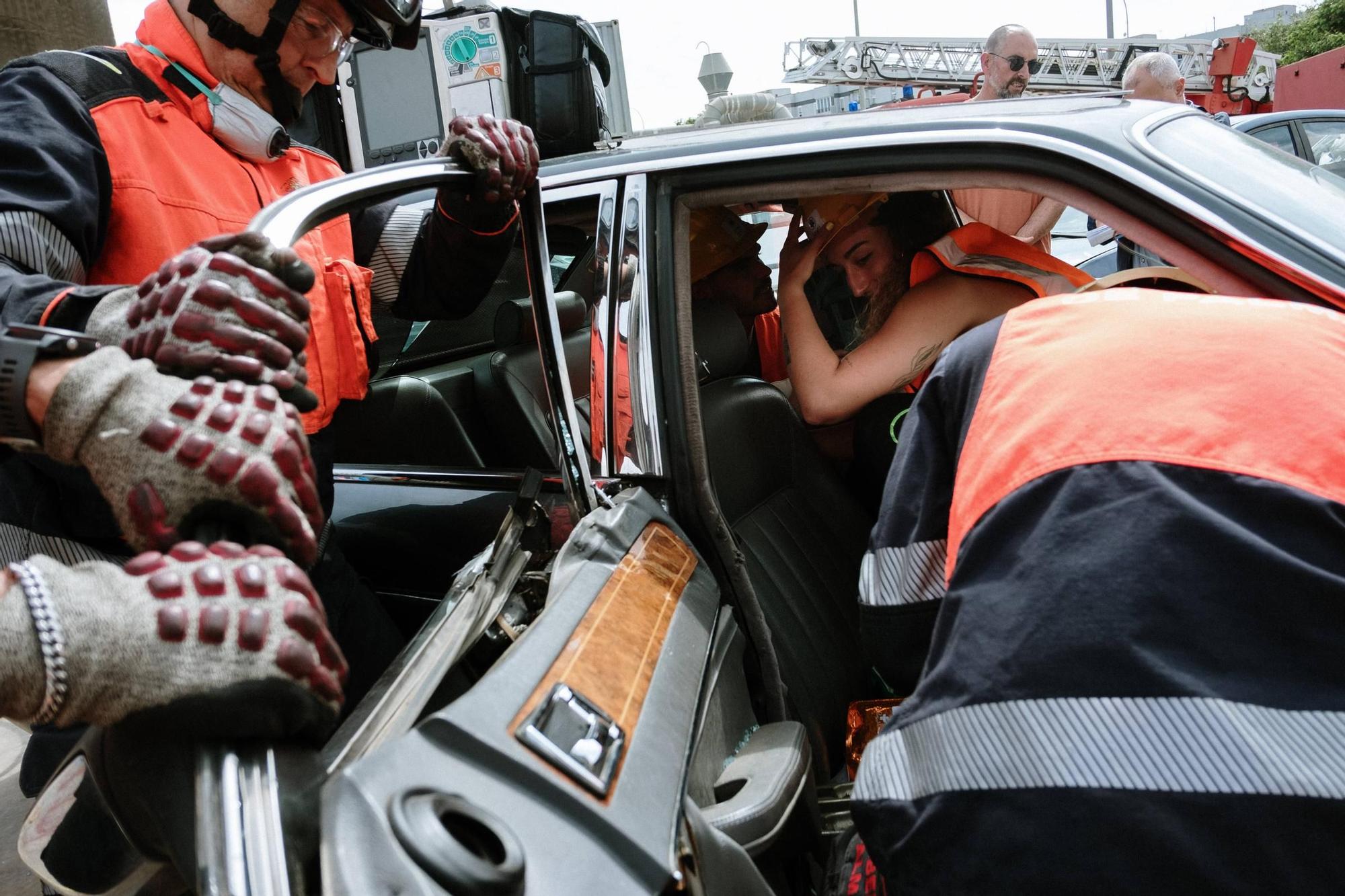Las futuras enfermeras de Mallorca aprenden a actuar ante un accidente de tráfico con heridos