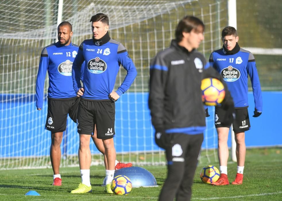 Florin Andone se reincorpora al trabajo junto al resto de sus compañeros después de perderse el partido contra el Barcelona.