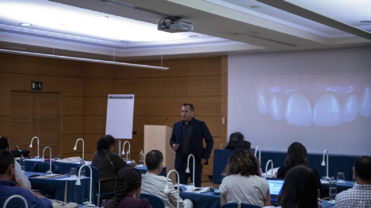 Dr. Paulo Mesquita impartiendo el curso de IOC | Academy