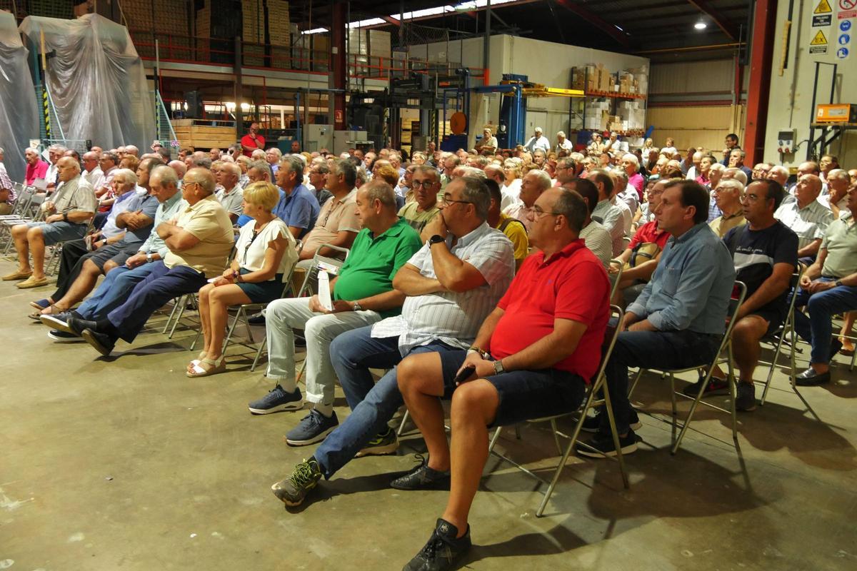 Los socios vivieron con mucha expectación la asamblea.