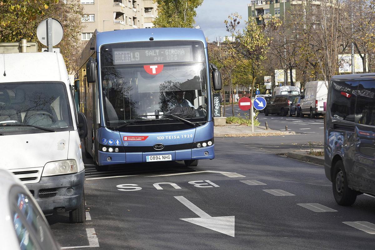 Un autobús de la línia L9-BRCat.