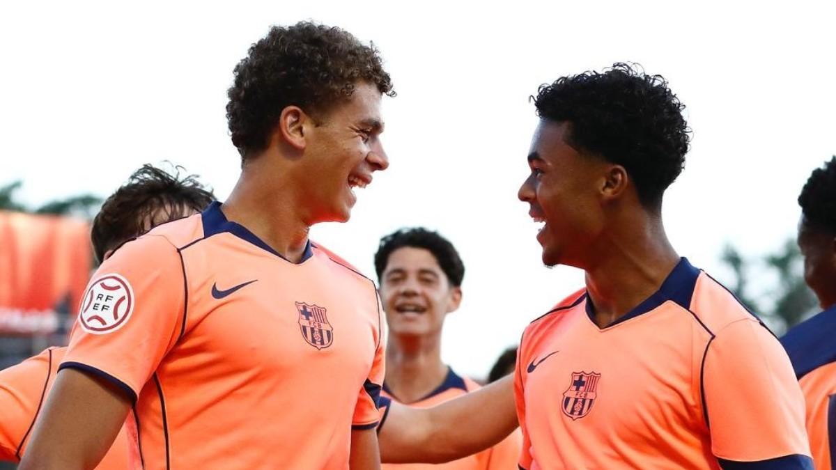 Hamza y Shane celebran el primer gol contra la UD Las Palmas