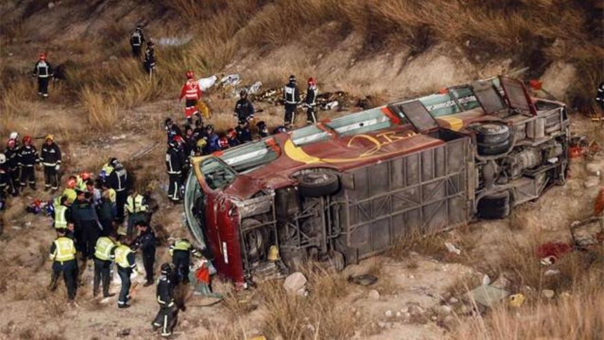 Se elevan a 14 los fallecidos en el accidente de autobús en Murcia