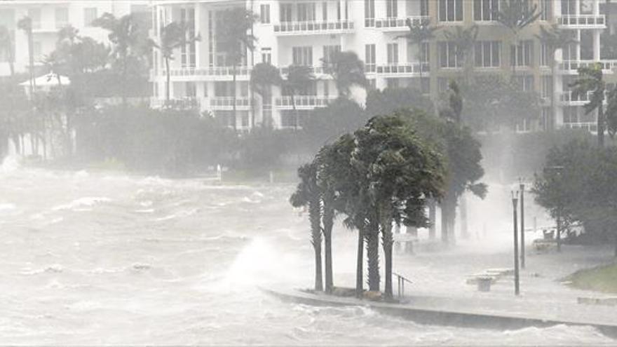 El huracán ‘Irma’ desata un infierno de agua y viento que inunda Florida