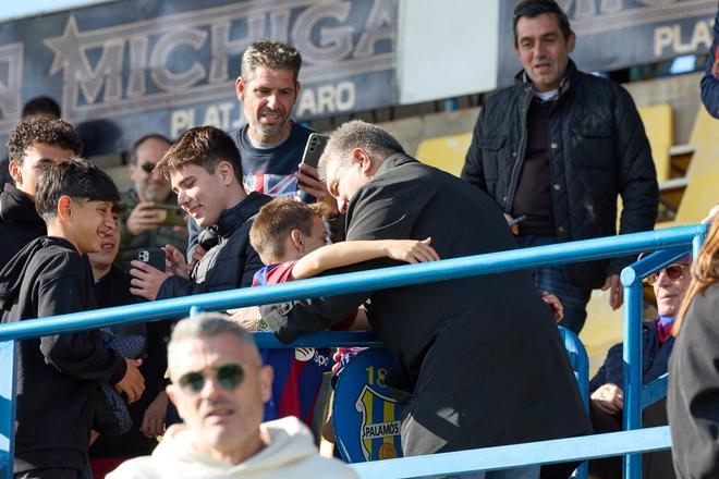 Joan Laporta apoya a Rafa Márquez en la victoria del filial
