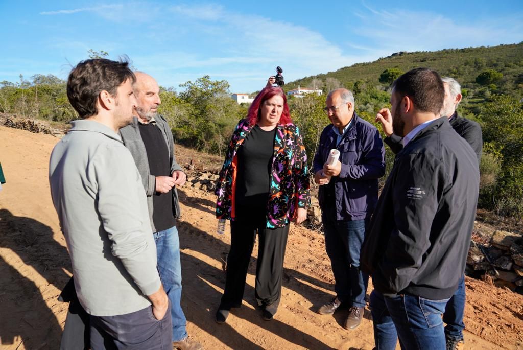 El alcalde de Cáceres y la consejera de Agricultura supervisan la limpieza de la Montaña