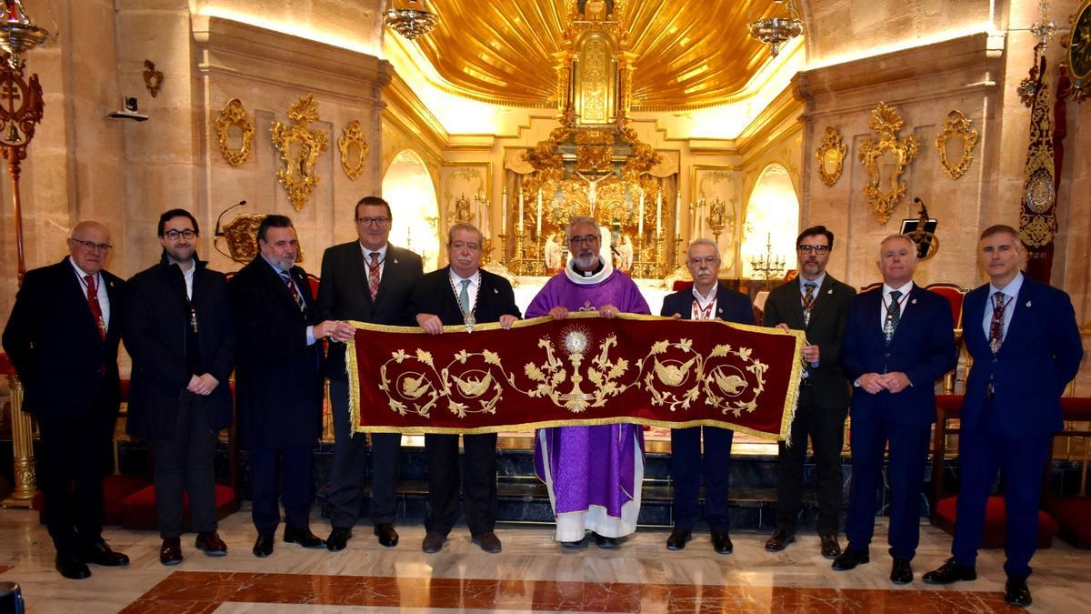 Acto de donación del paño de hombros