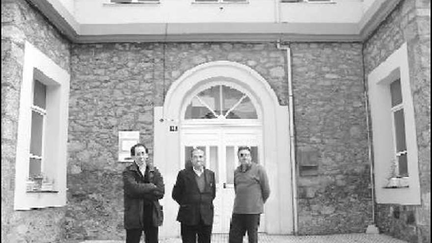 De izquierda a derecha, José Félix García Gaona, Roberto Pérez y José Manuel Fernández, ayer en Belmonte.