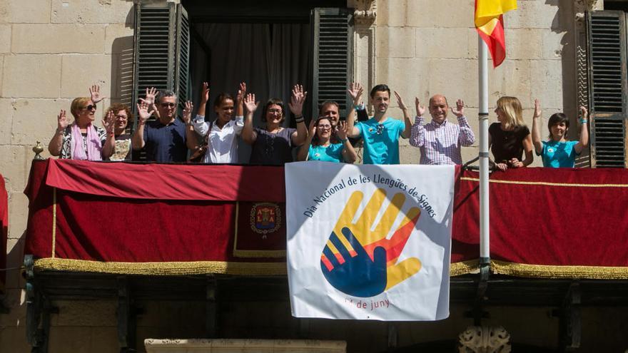 Alicante se suma al Día Nacional de las Lenguas de Signos