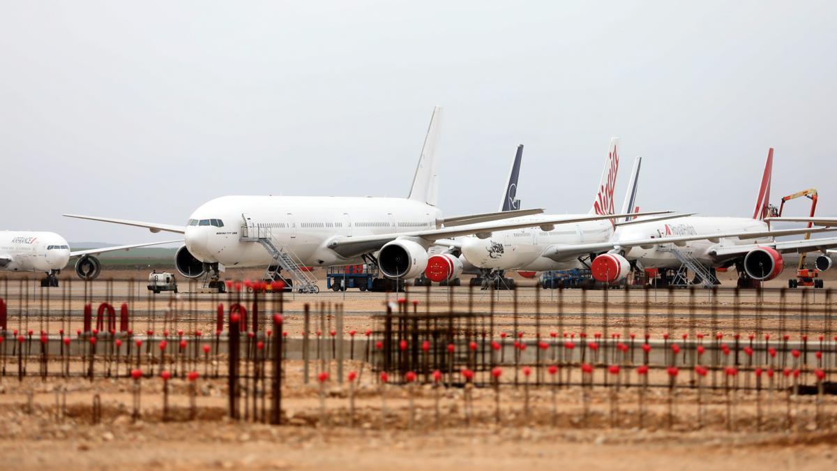 Aviones en el aeropuerto de Teruel.