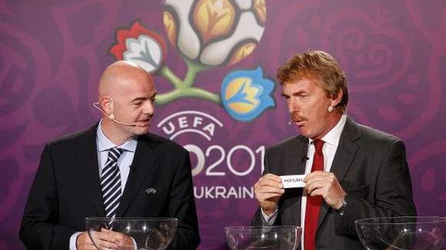 Momento del sorteo de la repesca en el que sale Portugal. / peter andrews