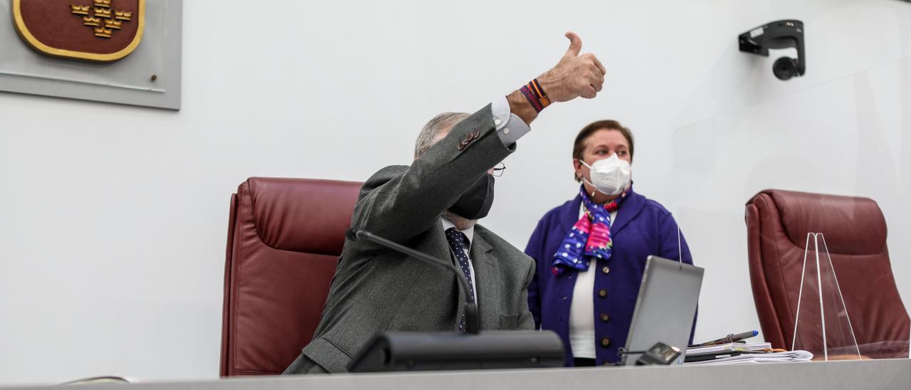 El presidente de la Asamblea, Alberto Castillo, durante el pleno