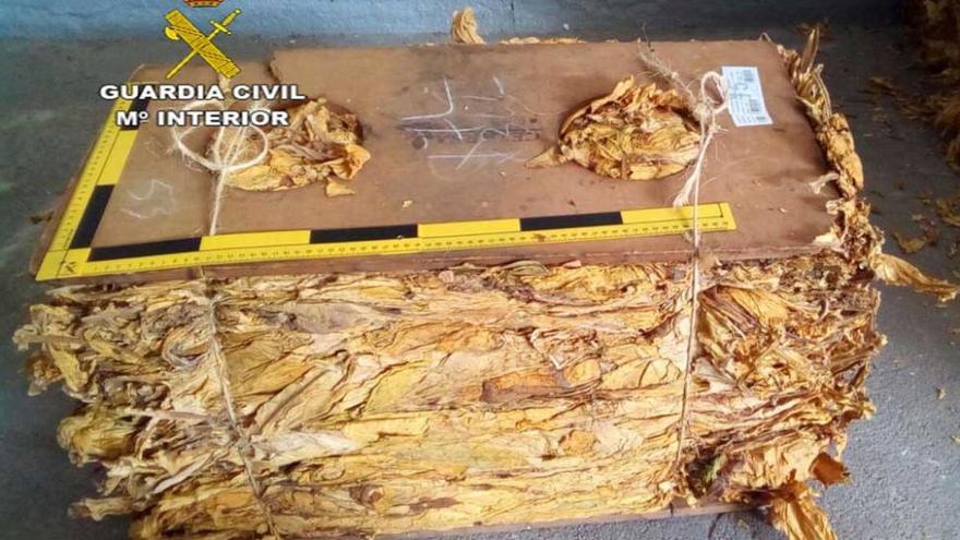 Interceptan un vehículo cargado con 340 kilogramos de tabaco de contrabando en Cuacos de Yuste