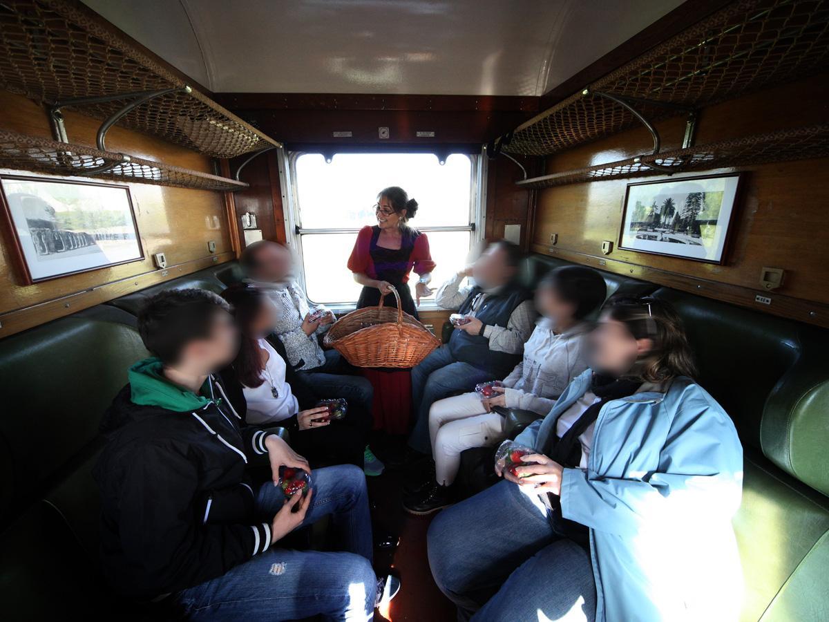 Como parte del trayecto, todos los viajeros podrán disfrutar de una degustación de fresas de Aranjuez