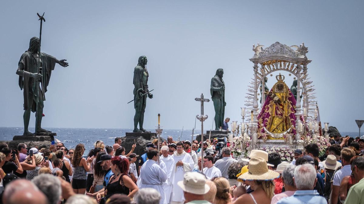 Imagen de archivo en la que se ve a los peregrinos en uno de los actos de las fiestas de la Virgen de Candelaria.