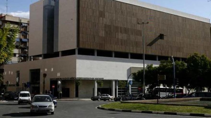 Fachada del edificio intergeneracional de la plaza de América que se terminó en 2008.