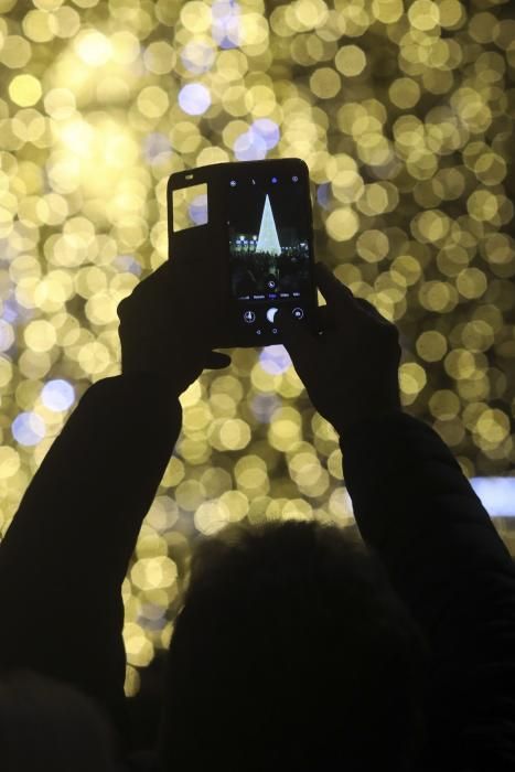 Avilés enciende sus luces de Navidad.