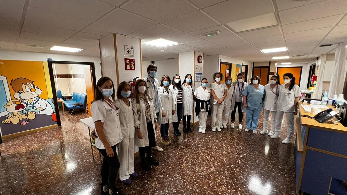 Personal sanitario en las nuevas urgencias pediátricas de Ourense. // SERGAS