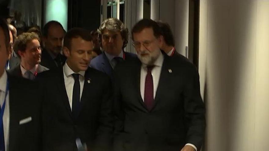 Rajoy recibe el espaldarazo de Emmanuel Macron en su pulso con Puigdemont