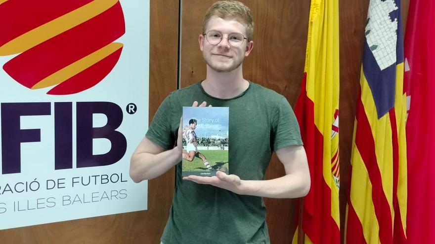 Un neerlandés de 19 años escribe en inglés la historia del Atlético Baleares