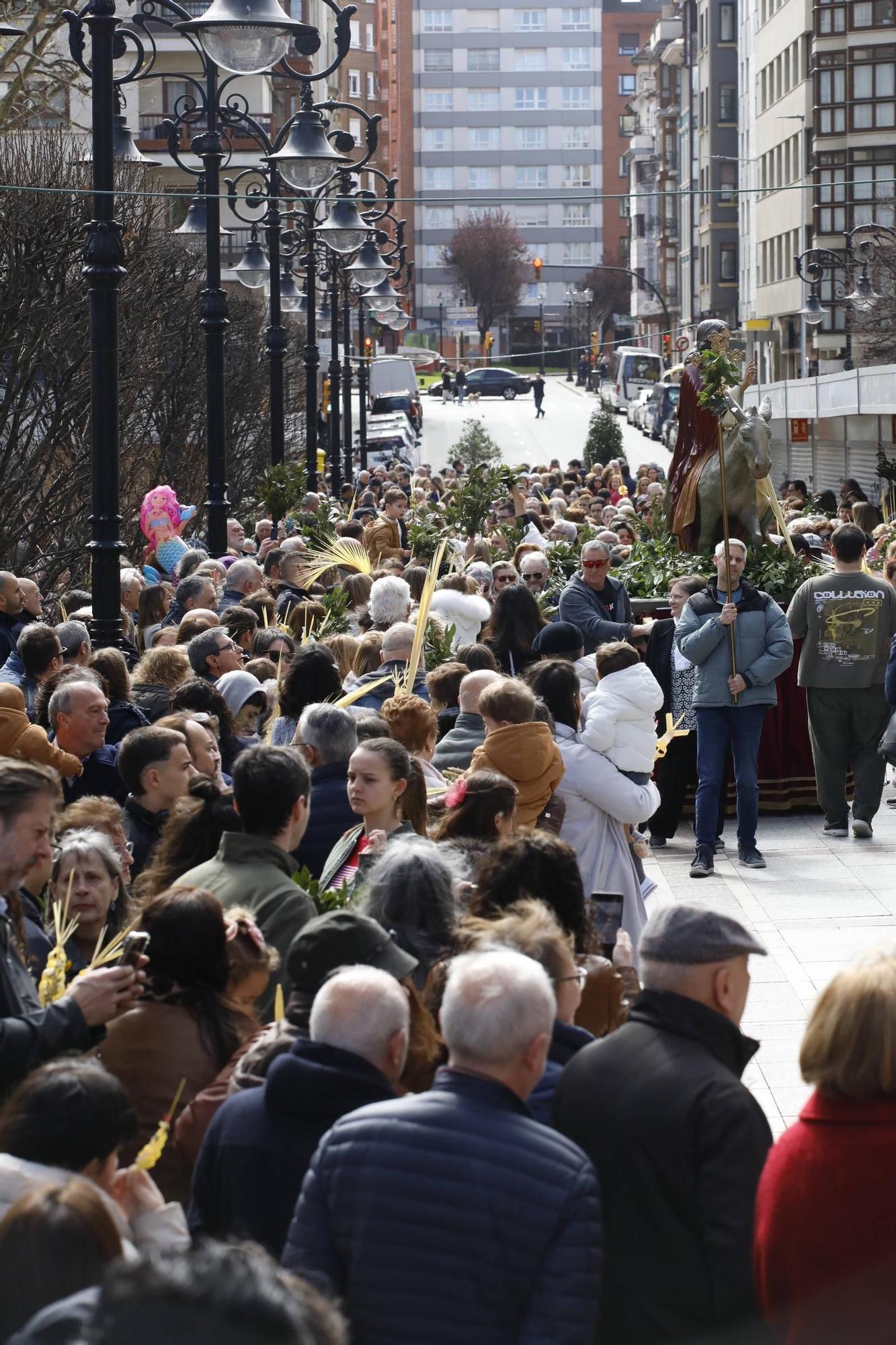 EN IMÁGENES: Gijón procesiona para celebrar el Domingo de Ramos