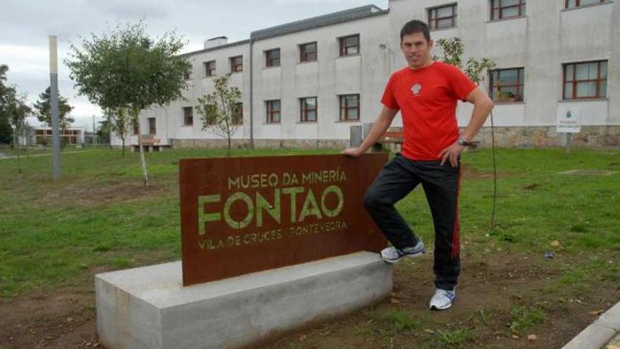 Manuel Tato, ayer, en el poblado minero de Fontao, en donde reside.  // Bernabé/Javier Lalín