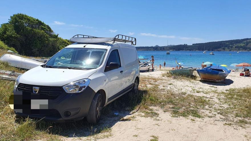 El Concello de Cangas prohíbe la pernocta de autocaravanas y furgonetas en playas