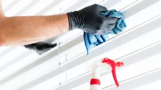 El truco definitivo para limpiar las persianas por fuera