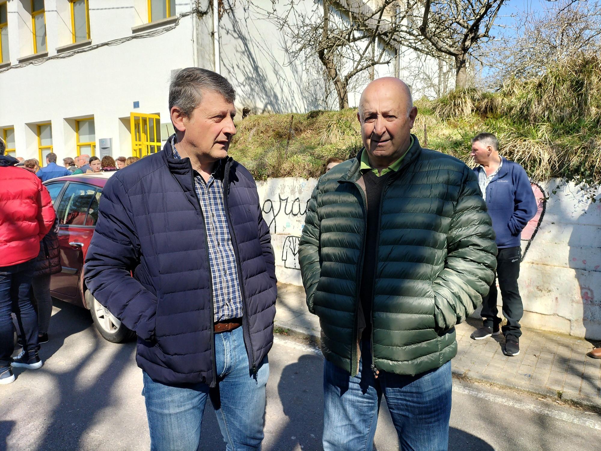 Protesta en Navelgas por la falta de médicos