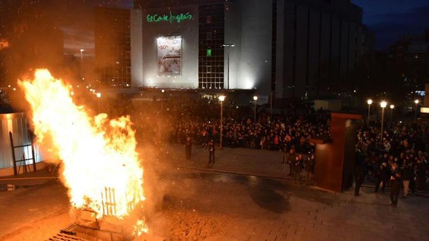 El Marimanta de Santa Marina vuelve a arder en la plaza de Conquistadores