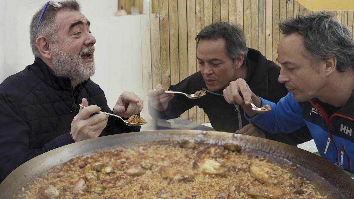 Los hermanos Torres nos preparan la paella más familiar.