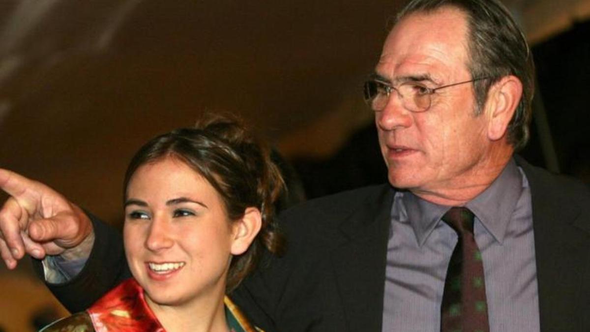 L'actor i director Tommy Lee Jones, juntambent amb la seva filla, Victoria, l'any 2005