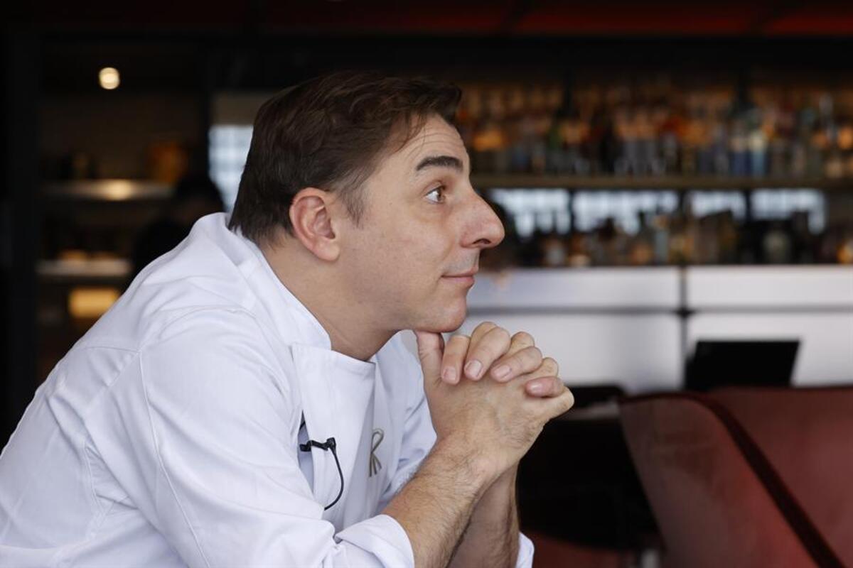 Qué es la distonía cervical, la rara enfermedad que dejó sin voz al chef Jordi Roca