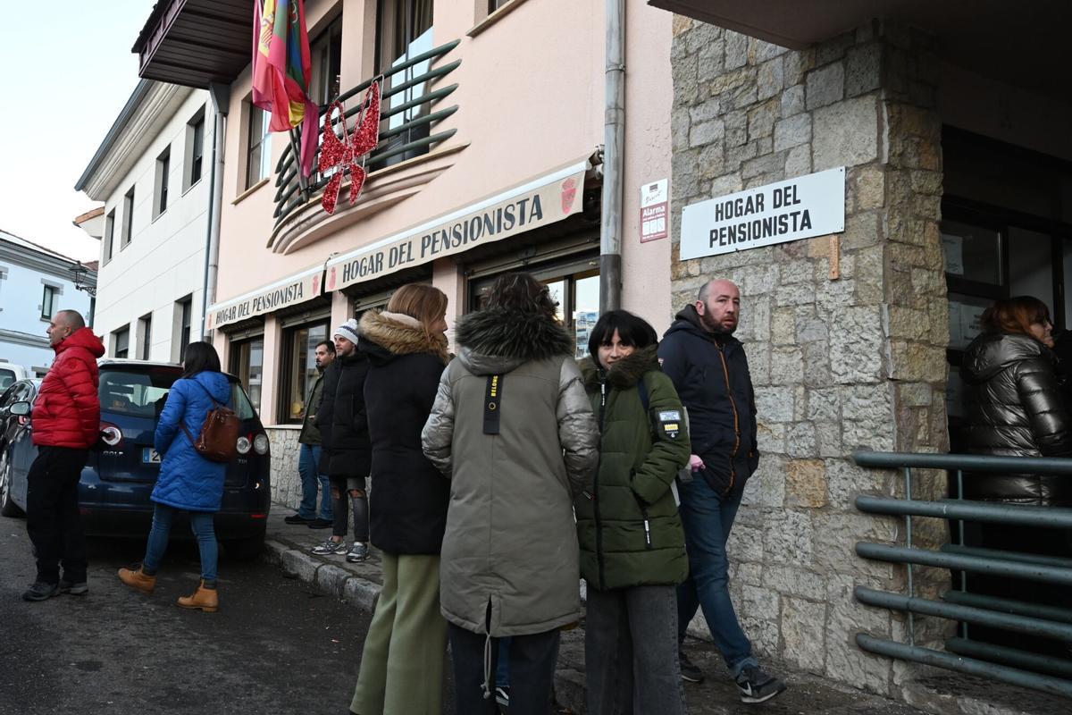 Reunión en Villamanin (León), por el posible fraude en el primer premio de la lotería de Navidad.