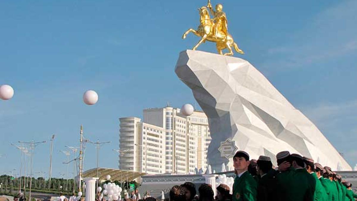 Monumento al actual presidente turcomano