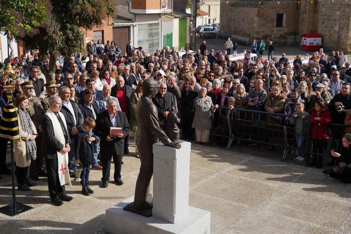 Una estatua de bronce, el recuerdo indeleble de Coreses a Ramón Álvarez