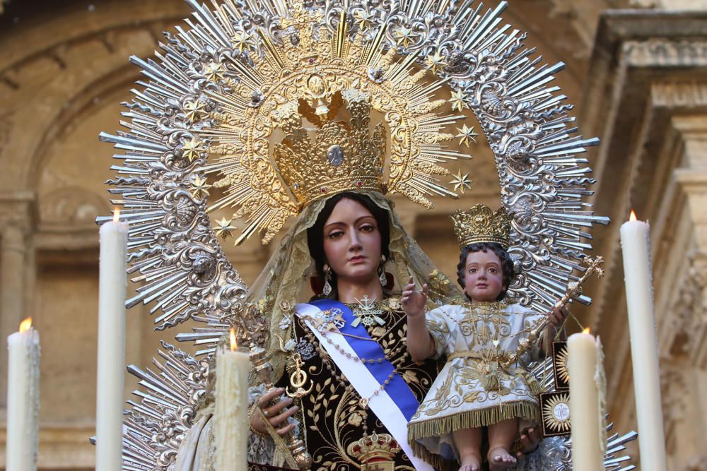 La Virgen del Carmen de Pedregalejo preside el Rosario de las Glorias