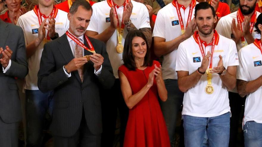Los Reyes y Sánchez reciben a la selección española de Baloncesto