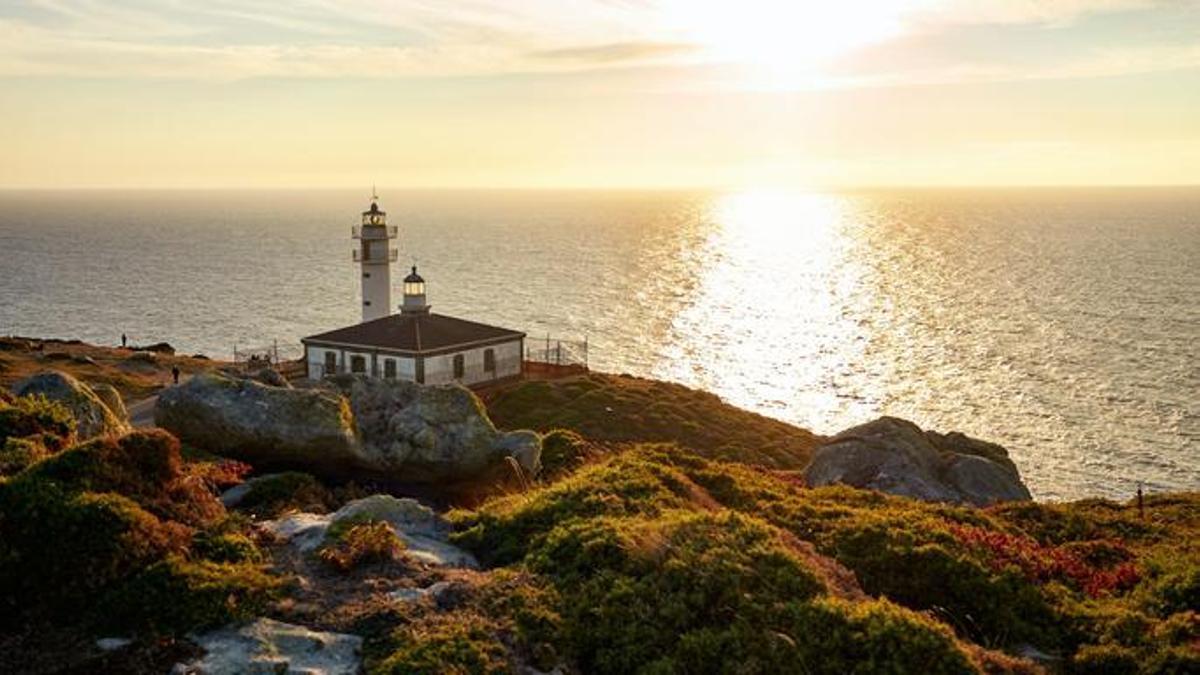El fato de Finisterre alimenta la leyenda de encontrarse al borde del fin del mundo