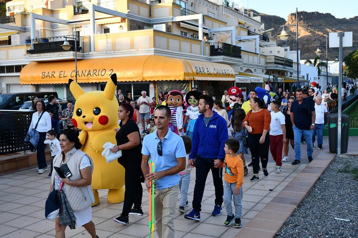 Imagen del desfile con personajes infantiles organizado en Mogán.