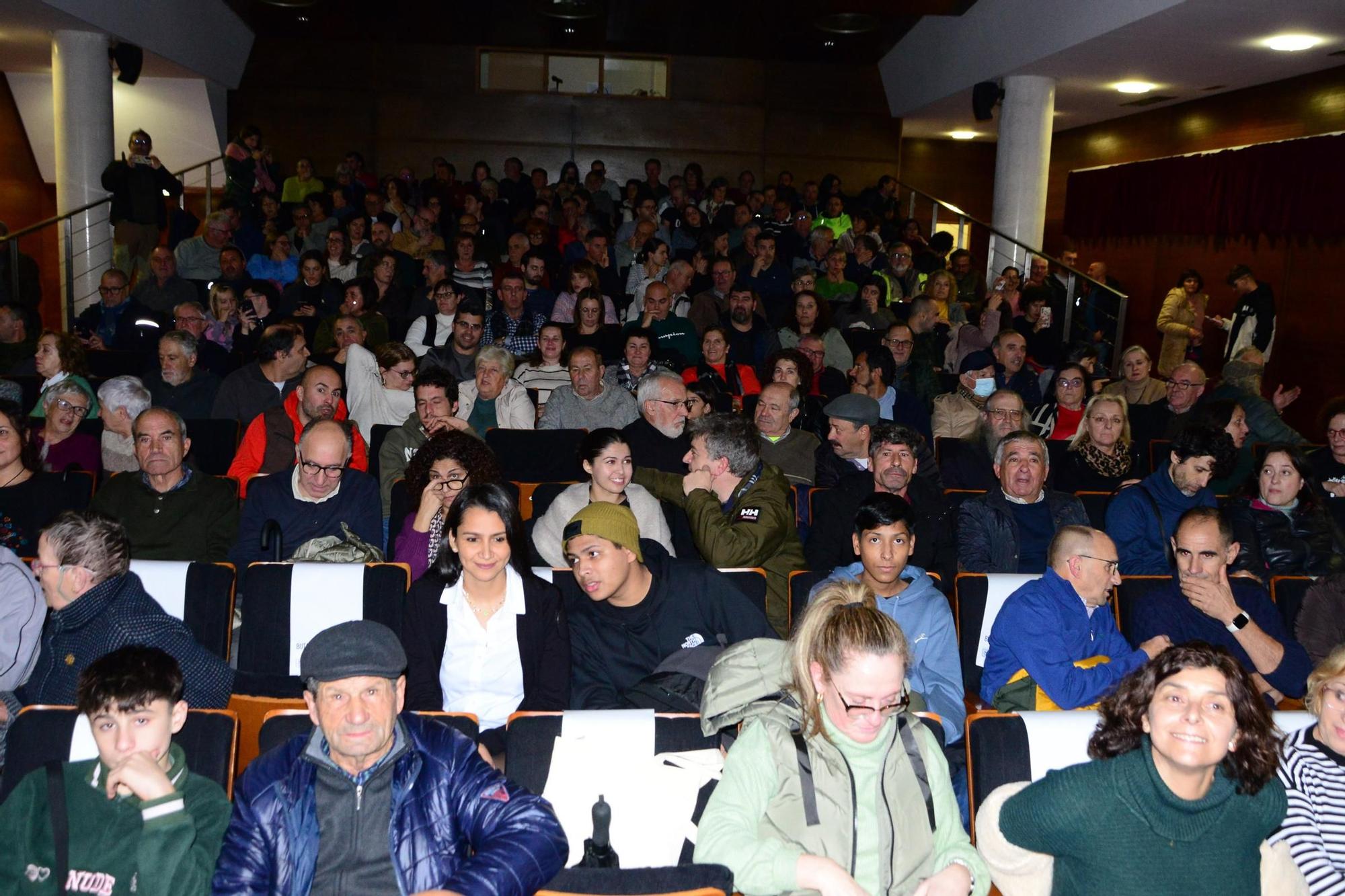 La presentación en Bueu de "A última dorna de Ons"