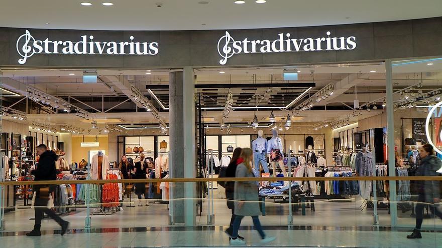 Los cotizados jeans de Stradivarius que arrasan en ventas por adaptarse a cualquier tipo de cintura