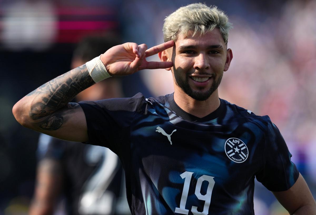 Julio Enciso celebra su gol, el momentáneo 0-1 de Paraguay ante Alemania en el partido de dieciseisavos disputado en el Boston Stadium.