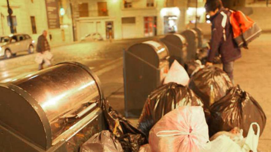 Las bolsas en la zona del Principal han molestado a los espectadores del Tirisiti.