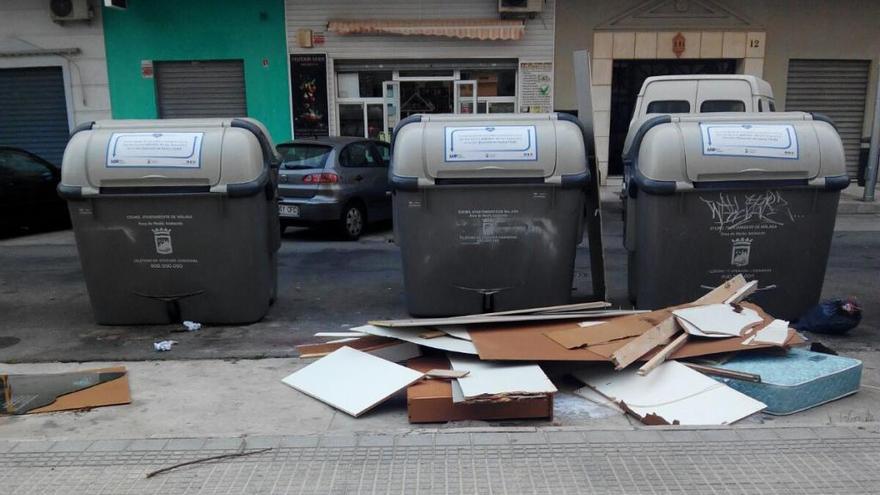 Muebles esperando ser recogidos.