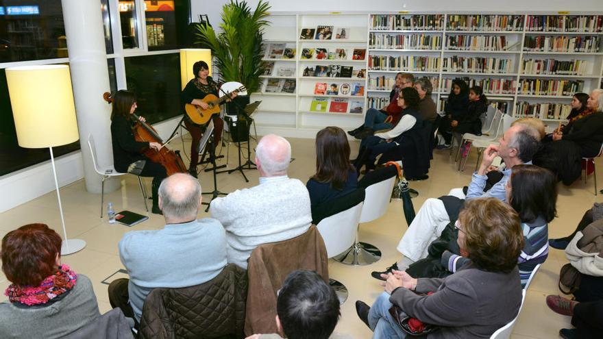 Actuación de Eva Dénia, en el Centre Cultural de Paiporta