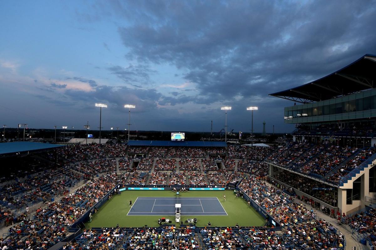MASON, OH - AUGUST 14: Roger Federer of Switzerland serves to Peter Gojowczyk of Germany during the Western & Southern Open at Lindner Family Tennis Center on August 14, 2018 in Mason, Ohio. Matthew Stockman/Getty Images/AFP MASON, OH - AUGUST 14: Roger Federer of Switzerland serves to Peter Gojowczyk of Germany during the Western & Southern Open at Lindner Family Tennis Center on August 14, 2018 in Mason, Ohio. Matthew Stockman/Getty Images/AFP